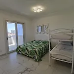 A Stones Throw From The Centre Апартаменти Бібіоне