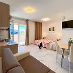 Апартаменти A Stones Throw From The Centre Бібіоне