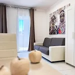 A Stones Throw From The Centre Апартаменти