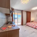 Апартаменти A Stones Throw From The Centre