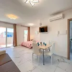 A Stones Throw From The Centre Апартаменти Бібіоне