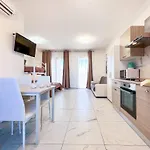 A Stones Throw From The Centre Апартаменти Бібіоне