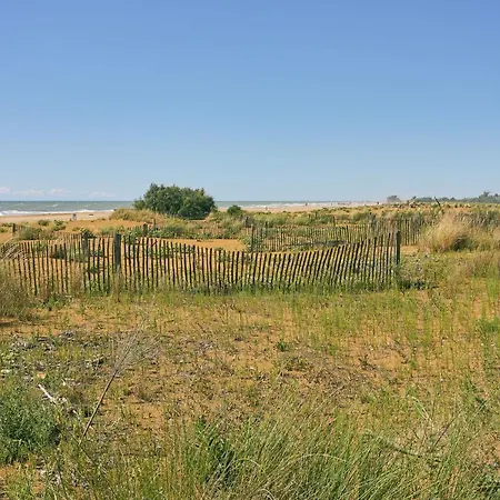 A Stones Throw From The Centre Μπιμπιόνε