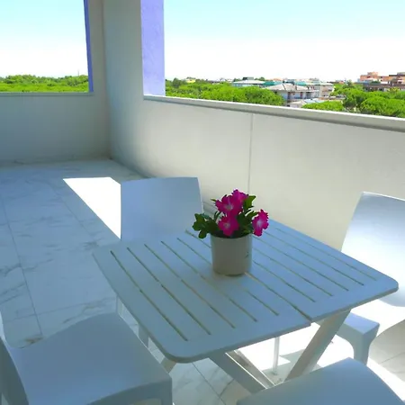 A Stones Throw From The Centre Apartment *