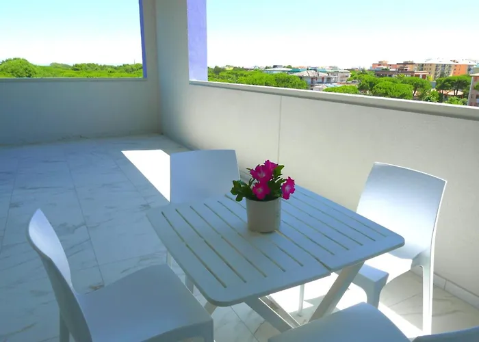 A Stones Throw From The Centre Apartment *